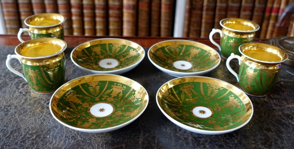 Russie, Manufacture Safronov à Moscou : série de 4 tasses à café en porcelaine vert et or vers 1840