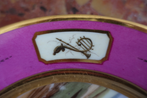 Manufacture Halley : suite de 6 assiettes de table en porcelaine dorée d'époque Empire signées