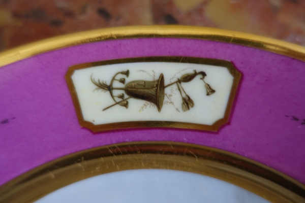 Manufacture Halley : suite de 6 assiettes de table en porcelaine dorée d'époque Empire signées