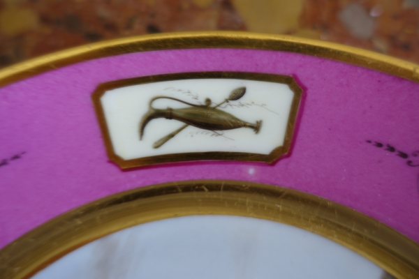 Manufacture Halley : suite de 6 assiettes de table en porcelaine dorée d'époque Empire signées