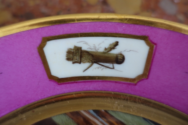 Manufacture Halley : suite de 6 assiettes de table en porcelaine dorée d'époque Empire signées