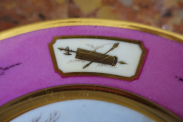 Manufacture Halley : suite de 6 assiettes de table en porcelaine dorée d'époque Empire signées