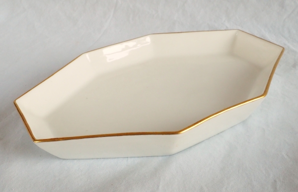 Nast : série de 6 coquetiers d’époque Empire et leur présentoir, porcelaine de Paris blanche et or