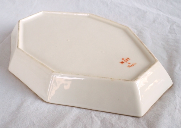Nast : série de 6 coquetiers d’époque Empire et leur présentoir, porcelaine de Paris blanche et or