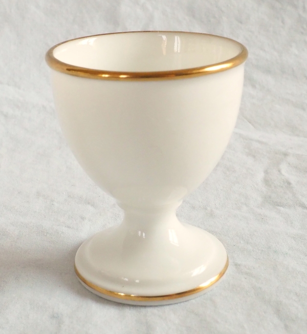 Nast : série de 6 coquetiers d’époque Empire et leur présentoir, porcelaine de Paris blanche et or