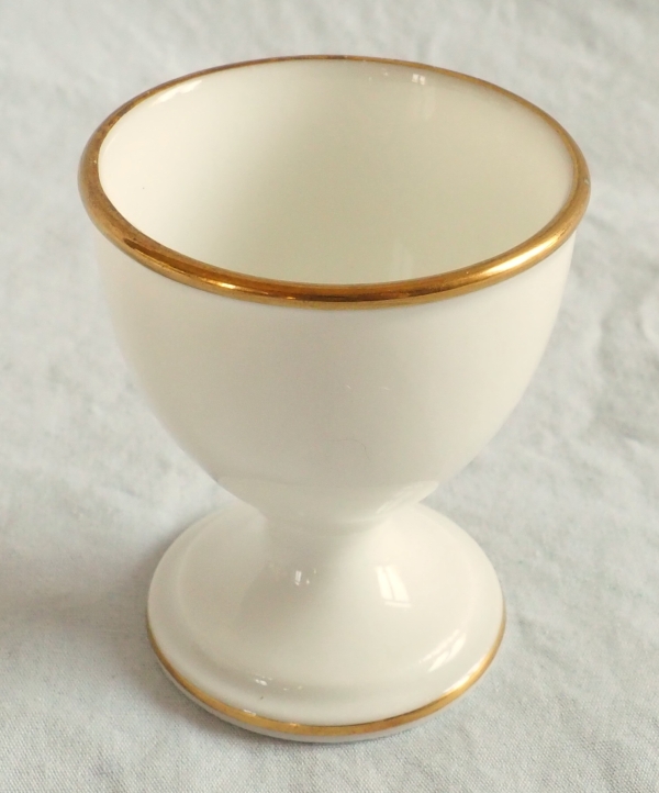 Nast : série de 6 coquetiers d’époque Empire et leur présentoir, porcelaine de Paris blanche et or