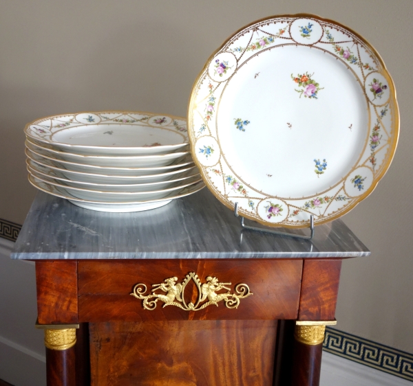 Nyon Manufacture : 8 porcelain table plates - signed - late 18th century