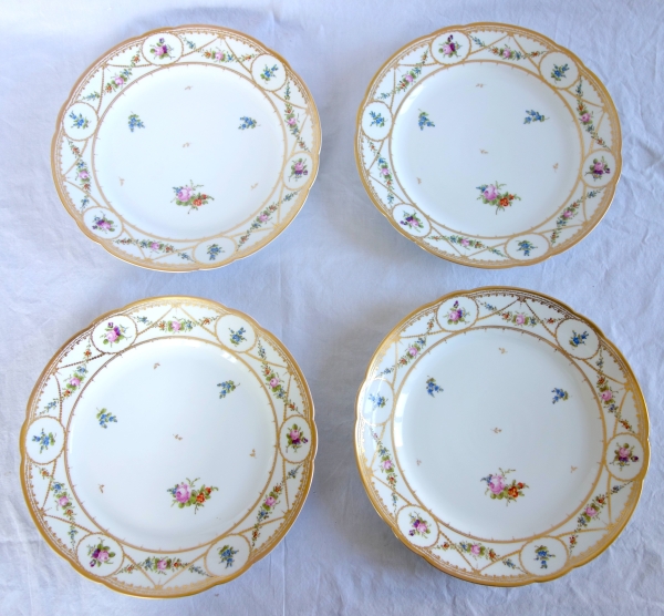 Nyon Manufacture : 8 porcelain table plates - signed - late 18th century