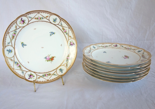 Nyon Manufacture : 8 porcelain table plates - signed - late 18th century