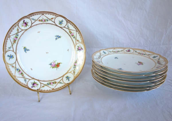 Nyon Manufacture : 8 porcelain table plates - signed - late 18th century