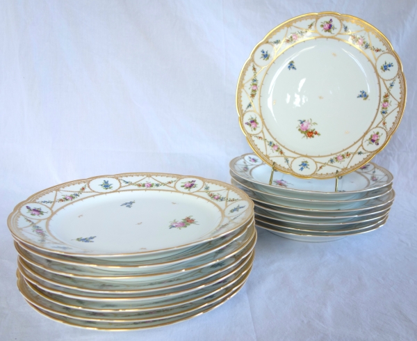 Nyon Manufacture : 8 porcelain table plates - signed - late 18th century