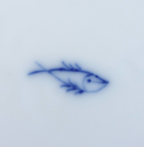 Nyon Manufacture : 8 porcelain table plates - signed - late 18th century