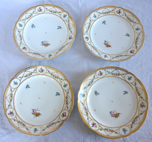Nyon Manufacture : 8 porcelain table plates - signed - late 18th century