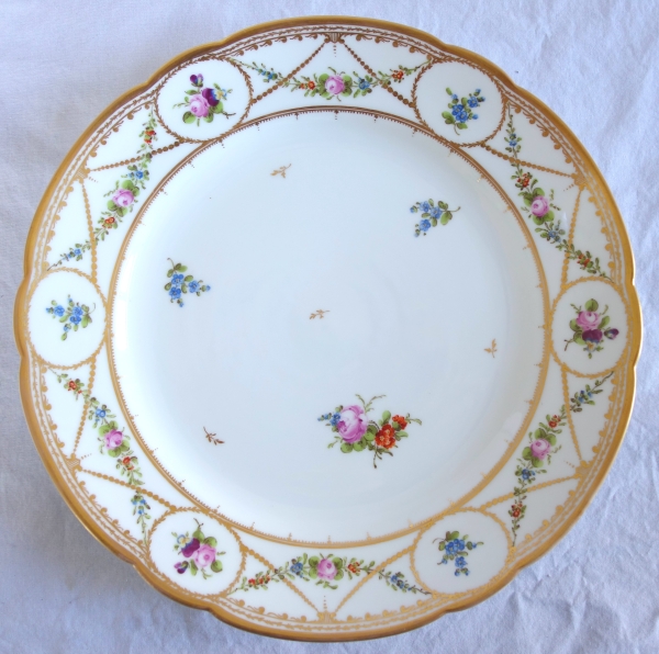 Nyon Manufacture : 8 porcelain table plates - signed - late 18th century