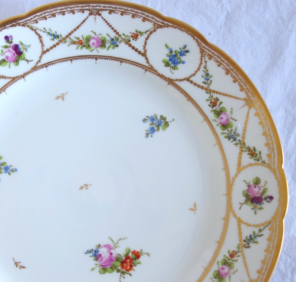 Nyon Manufacture : 8 porcelain table plates - signed - late 18th century
