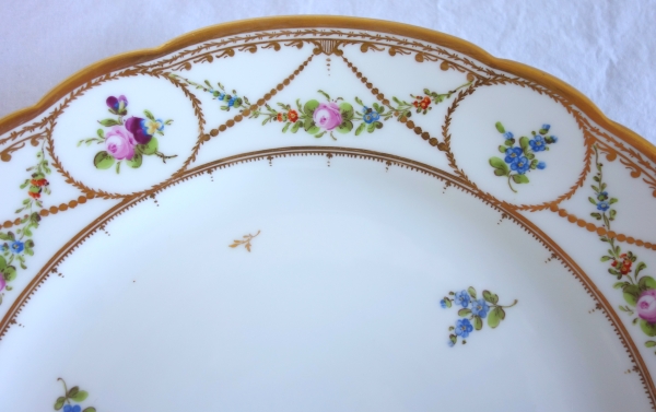 Nyon Manufacture : 8 porcelain table plates - signed - late 18th century