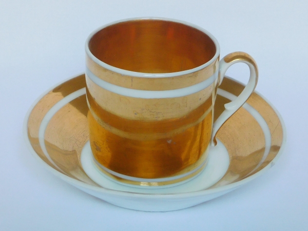 Service à café - 8 tasses Empire en porcelaine de Paris dorée à l'or fin - époque Charles X