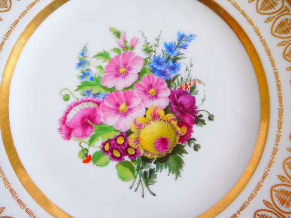 Assiette de table en porcelaine de Paris décor floral polychrome et or - époque Charles X