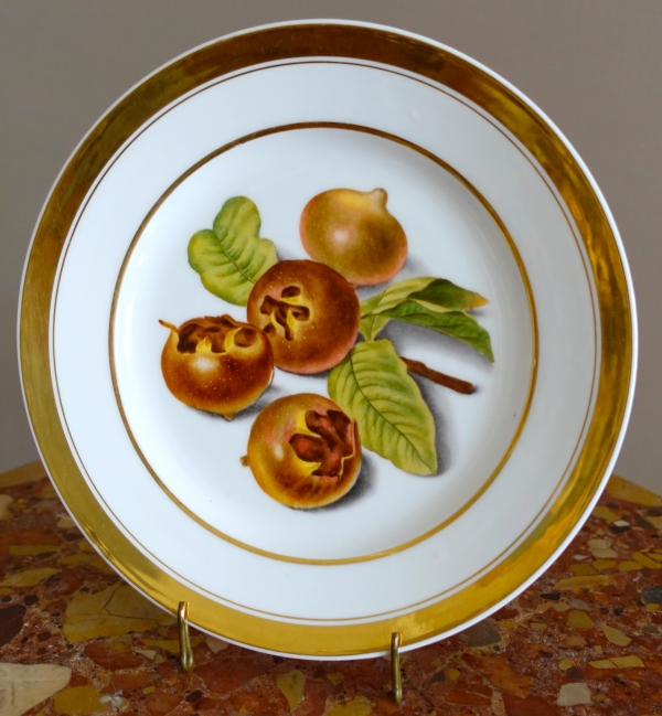 Darte Palais Royal N°21 - assiette aux nèfles, époque Empire Restauration - signée