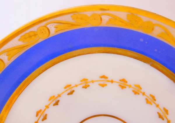 Assiette montée Empire en porcelaine bleue et or, Manufacture Schoelcher