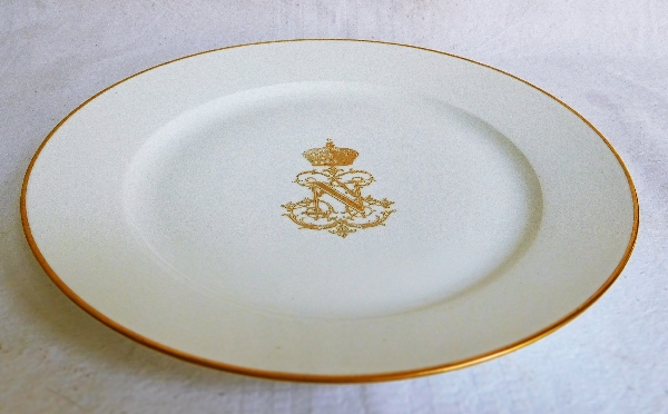 Porcelaine de Sèvres S54 : assiette du service des Princes au chiffre de Napoléon III