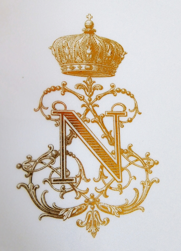 Porcelaine de Sèvres S54 : assiette du service des Princes au chiffre de Napoléon III