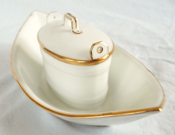 Nast : beurrier d’époque Empire en porcelaine de Paris blanche et or