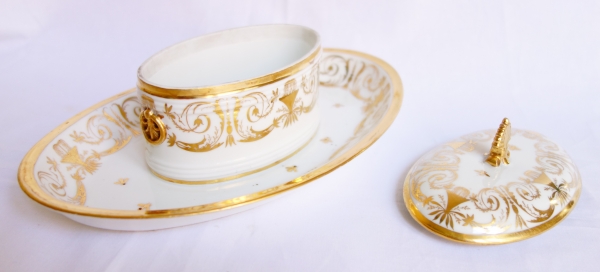 Manufacture de Locré - beurrier d'époque Consulat ou Empire en porcelaine dorée