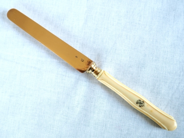 Paris porcelain butter dish enhanced with fine gold, early 19th century circa 1840