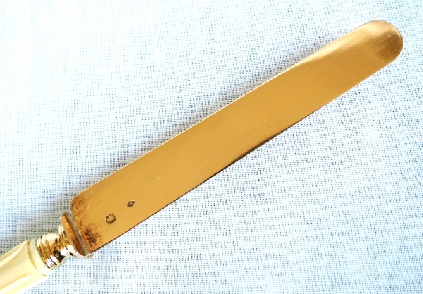 Paris porcelain butter dish enhanced with fine gold, early 19th century circa 1840