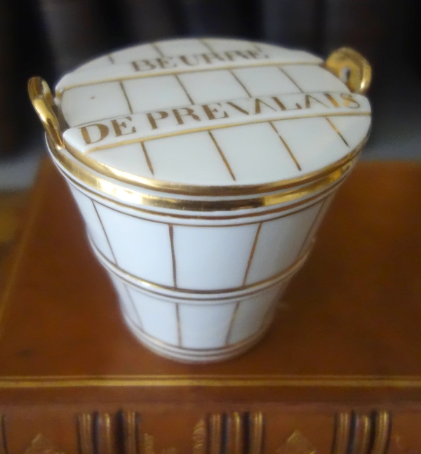 Paris porcelain butter dish enhanced with fine gold, early 19th century circa 1840