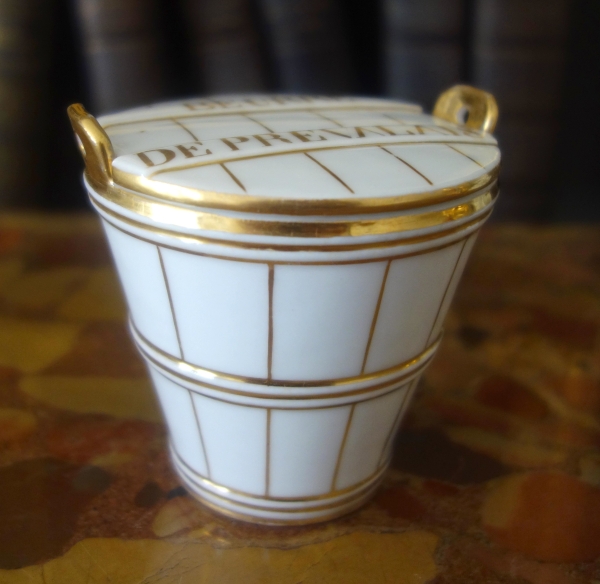 Paris porcelain butter dish enhanced with fine gold, early 19th century circa 1840