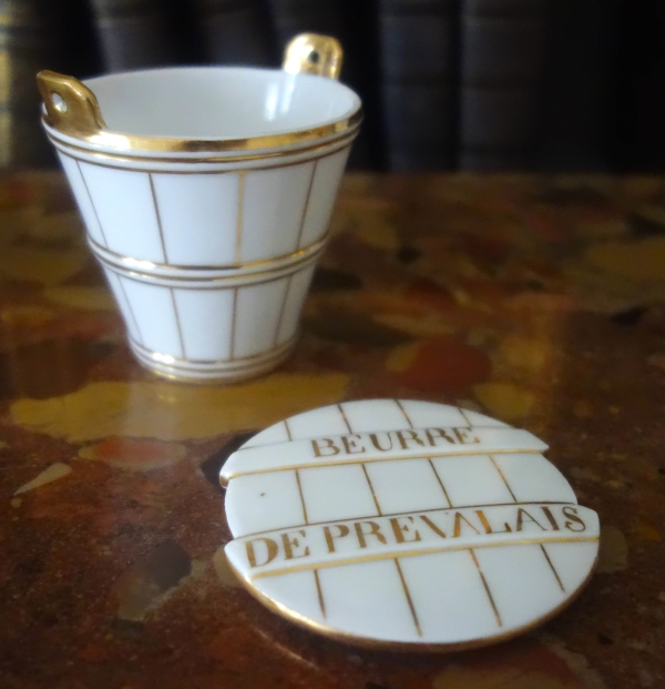 Paris porcelain butter dish enhanced with fine gold, early 19th century circa 1840