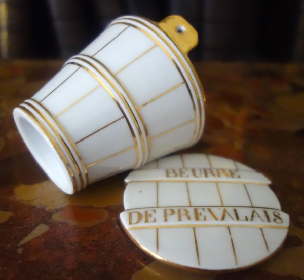 Paris porcelain butter dish enhanced with fine gold, early 19th century circa 1840