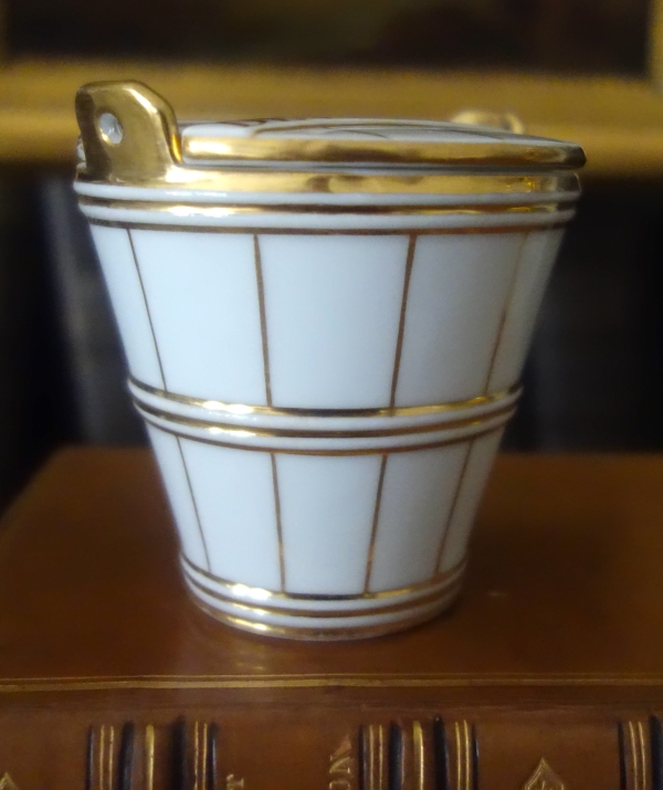 Paris porcelain butter dish enhanced with fine gold, early 19th century circa 1840