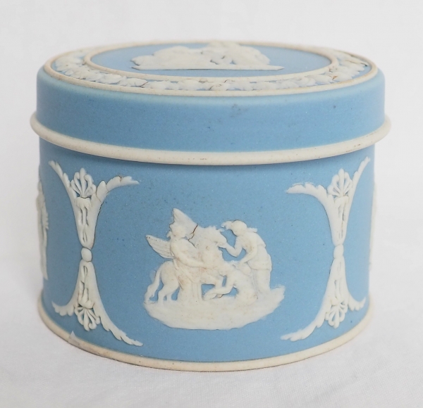 Wedgwood : light blue porcelain box, porcelain biscuit