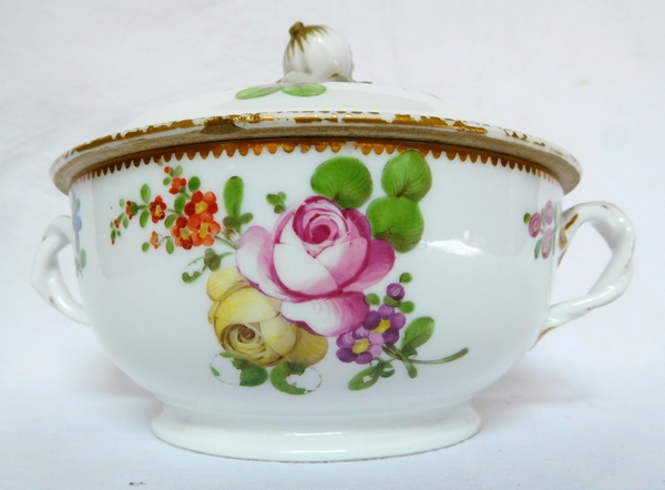 Boissettes porcelain covered dish, 18th century production 1775-1781