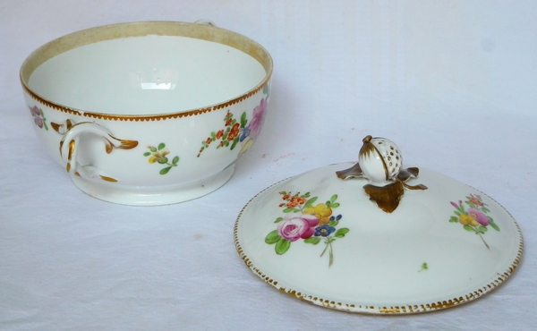 Boissettes porcelain covered dish, 18th century production 1775-1781