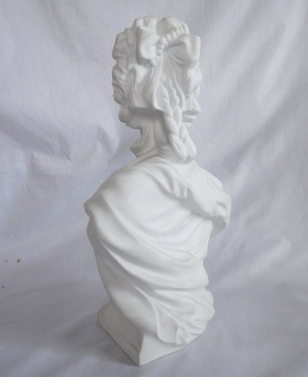 Buste de la Reine Marie-Antoinette en biscuit et porcelaine, modèle de Wengmüller
