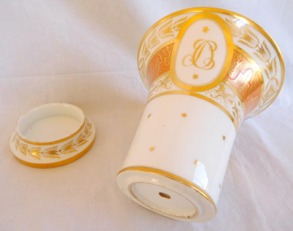 Cache-pot en porcelaine de Paris décor richement doré à l'or fin, époque Empire
