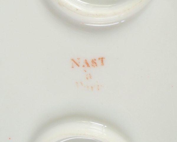 Nast : confiturier double d’époque Empire en porcelaine de Paris blanche et or