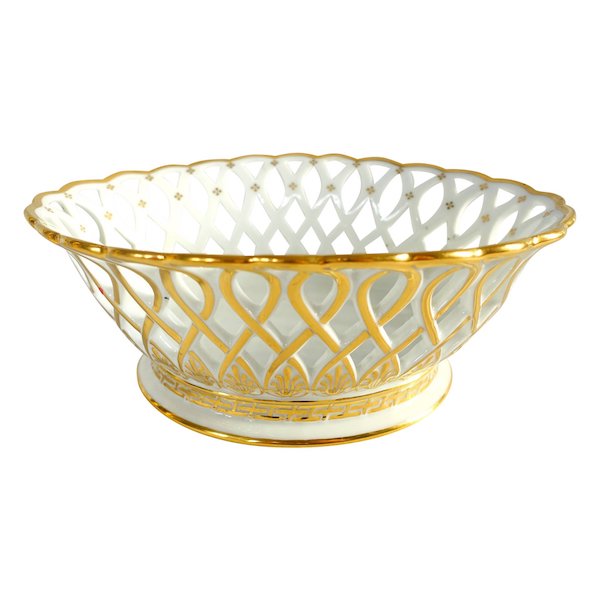 Nast manufacture : Empire Paris porcelain reticulated cup enhanced with fine gold