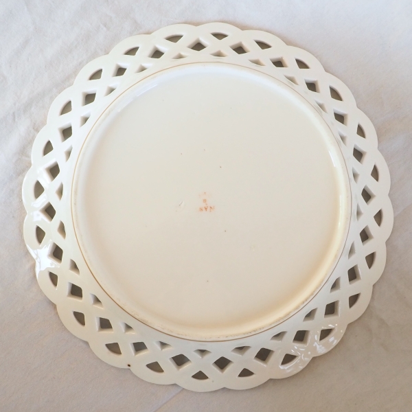 Nast : grande corbeille ajourée d’époque Empire en porcelaine de Paris blanche et or