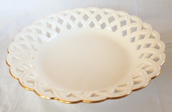 Nast : grande corbeille ajourée d’époque Empire en porcelaine de Paris blanche et or