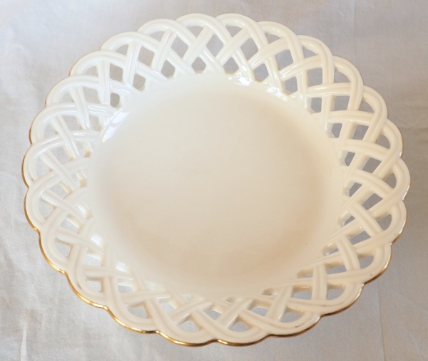 Nast : grande corbeille ajourée d’époque Empire en porcelaine de Paris blanche et or