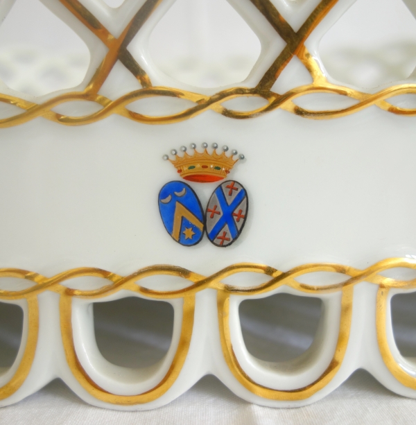 Paris porcelain reticulated cup, coat of arms and crown of count - 19th century