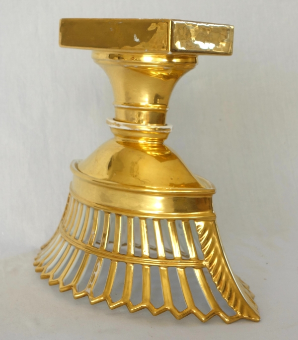 Empire Paris porcelain reticulated cup enhanced with fine gold, early 19th century