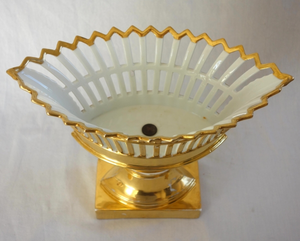 Empire Paris porcelain reticulated cup enhanced with fine gold, early 19th century