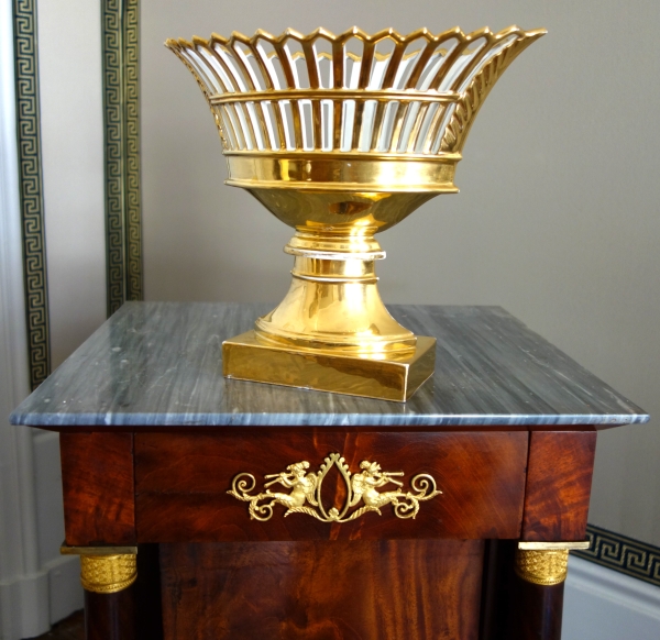 Empire Paris porcelain reticulated cup enhanced with fine gold, early 19th century