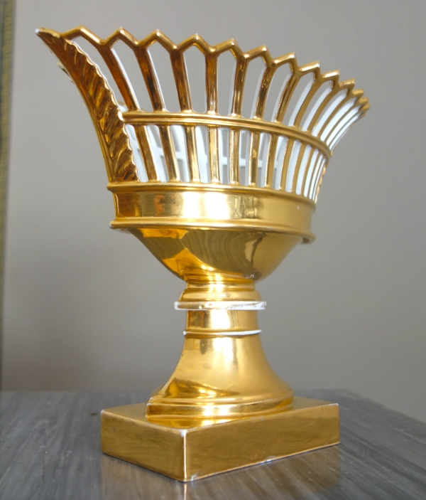 Empire Paris porcelain reticulated cup enhanced with fine gold, early 19th century